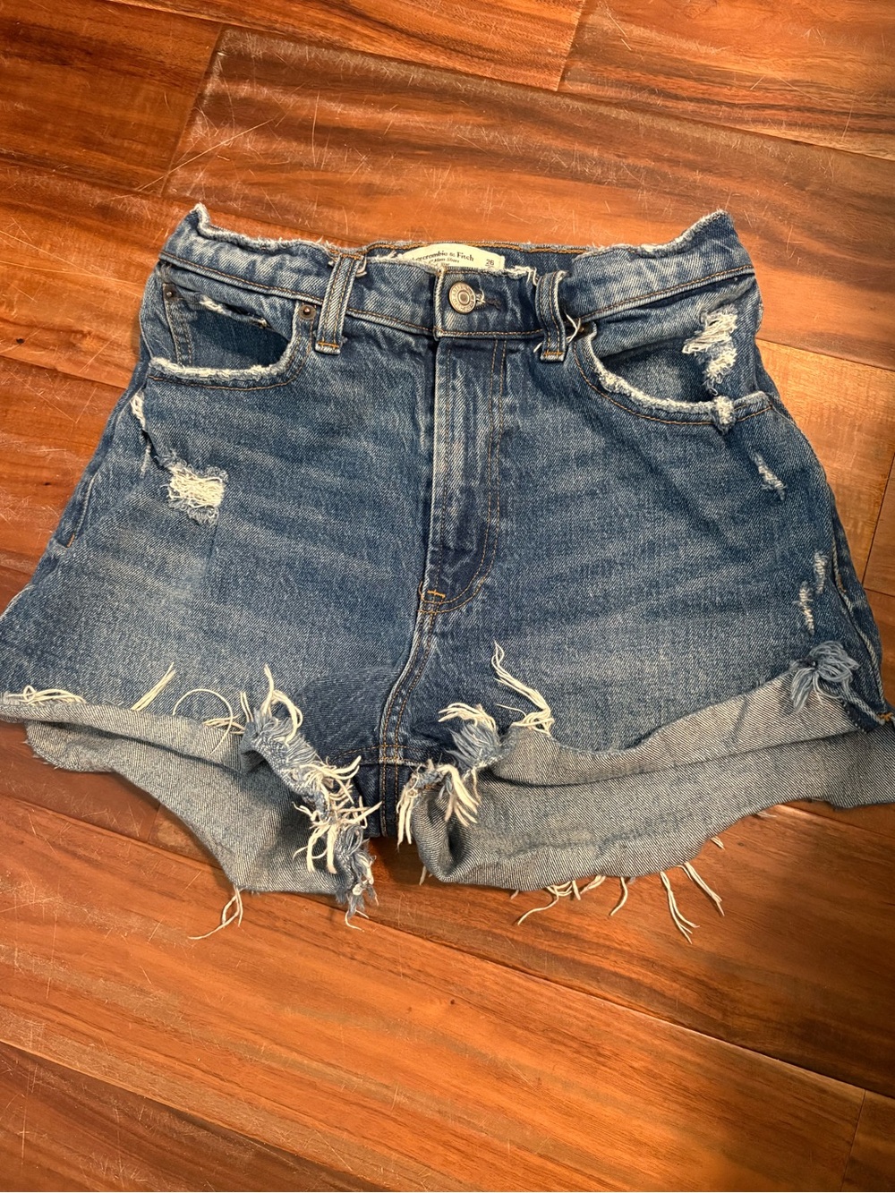 Abercrombie & Fitch Curve Love High Rise Mom Shorts Distressed Denim 26 (1318)